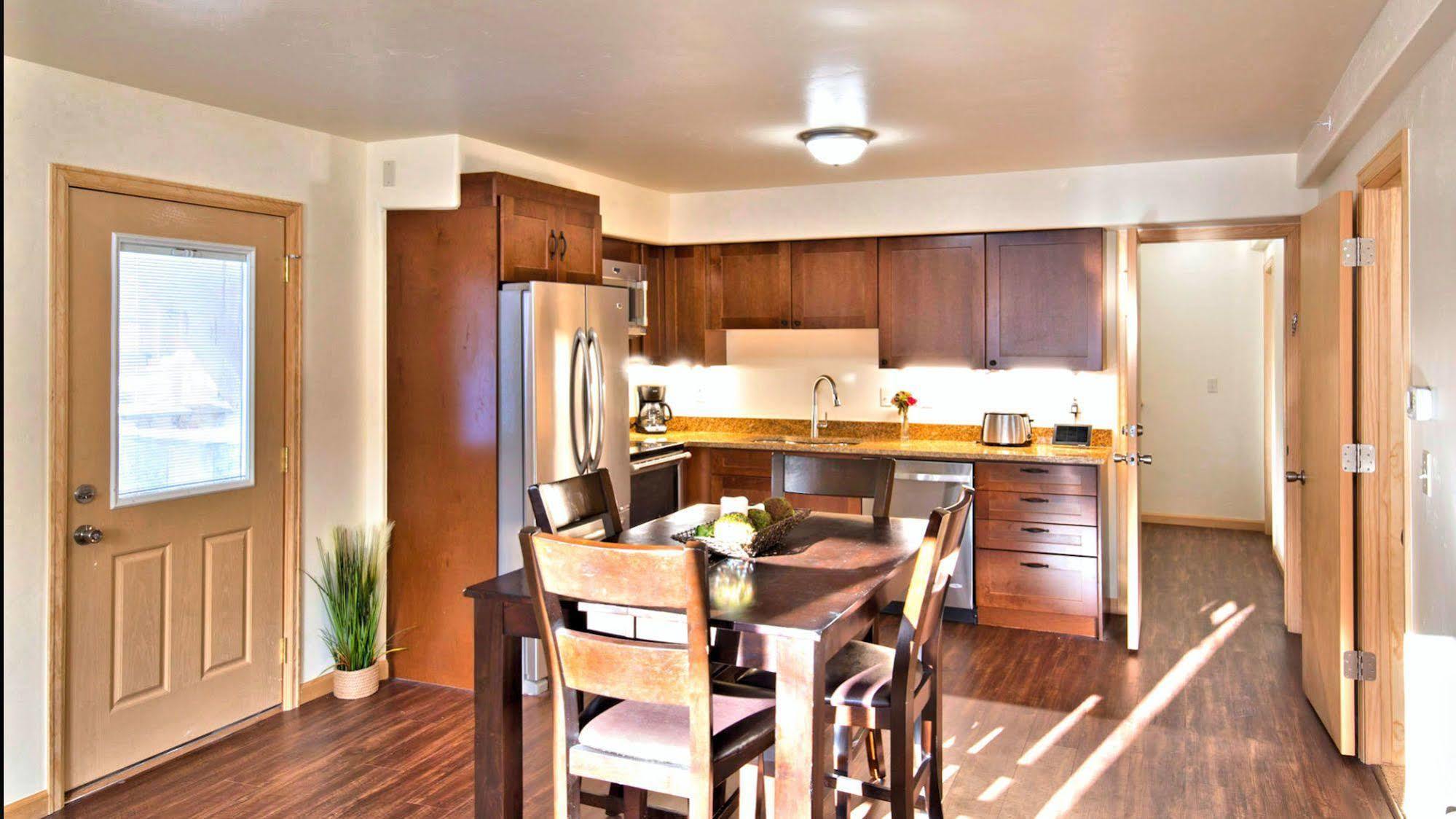 Mein Haus Bed & Breakfast Avon Bagian luar foto