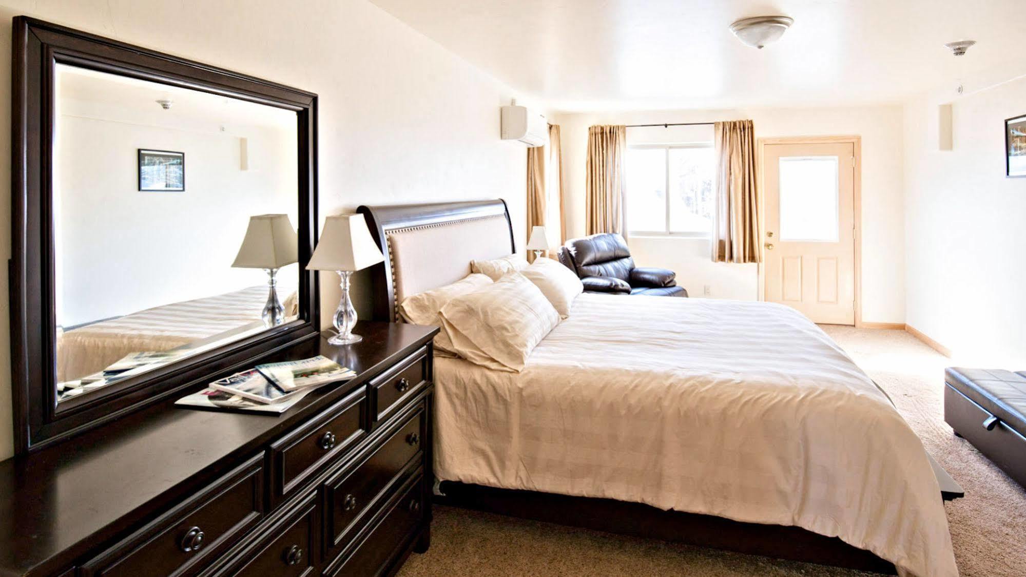 Mein Haus Bed & Breakfast Avon Bagian luar foto